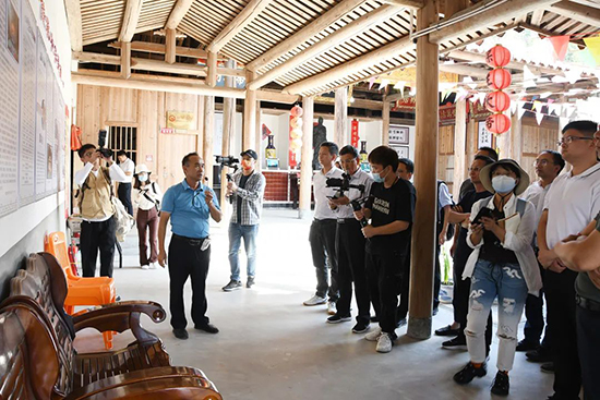 13 振興茶產(chǎn)業(yè) 媒體來助力  廈門市安溪商會組織媒體記者走進(jìn)安溪茶鄉(xiāng)918.png